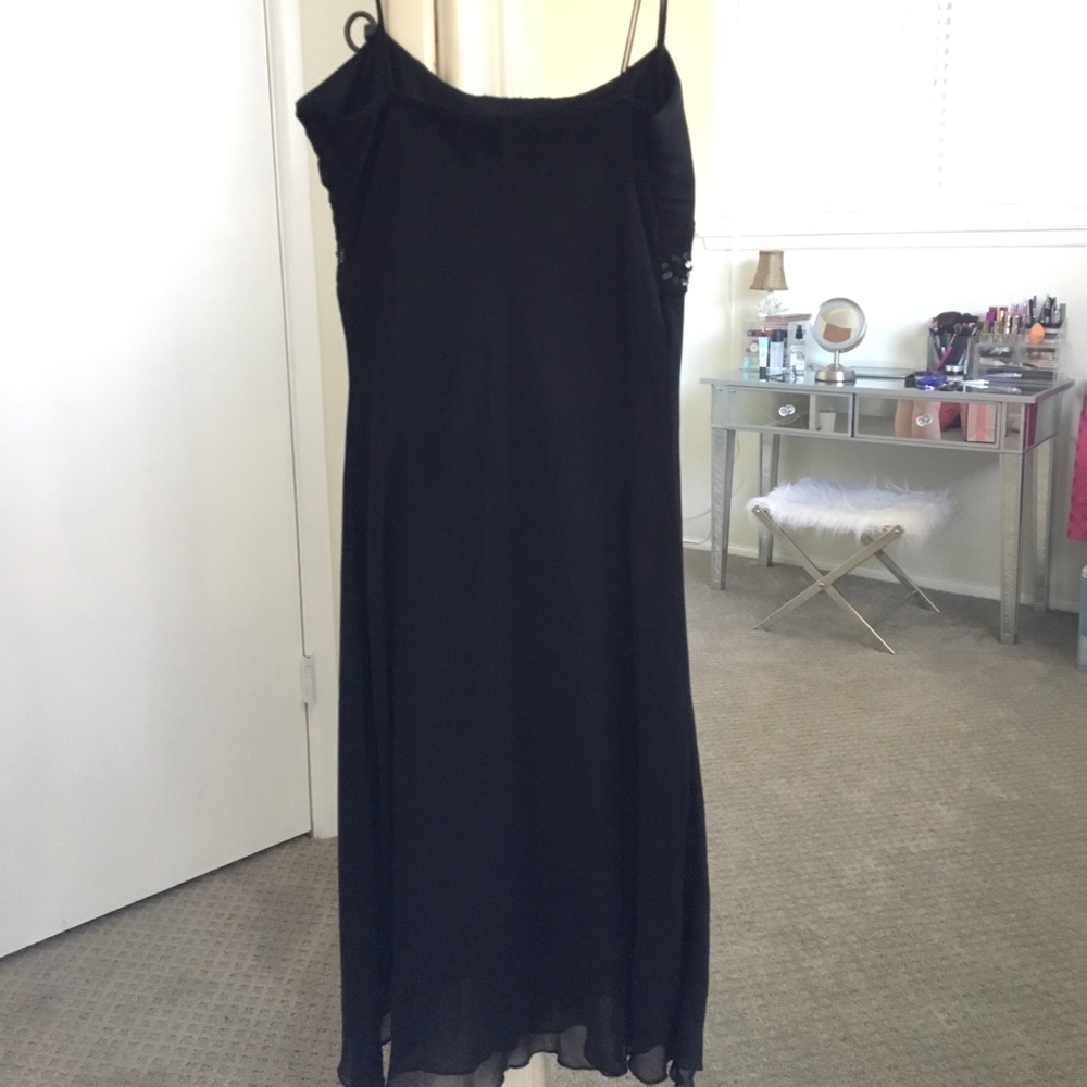 Lace & sequin LBD - Picture 5 of 7